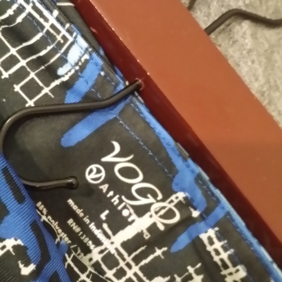 VOGO Athletica Active Stretch Capris L - Picture 2 of 5